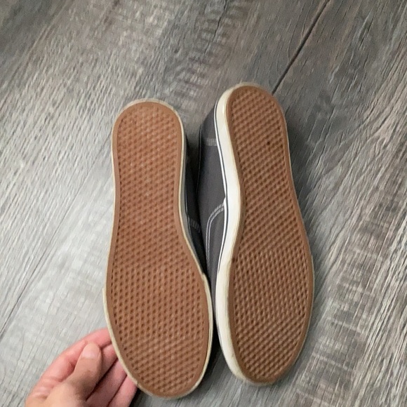 Vans - Picture 2 of 2